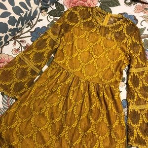 Mustard yellow knee length dress. 👗💛✨